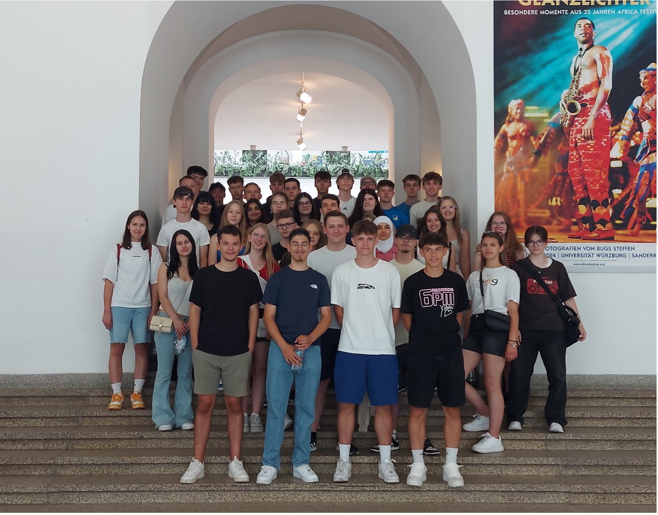 Gruppenfoto Wirtschaftswissenschaftliche Fakultät der JMU Würzburg