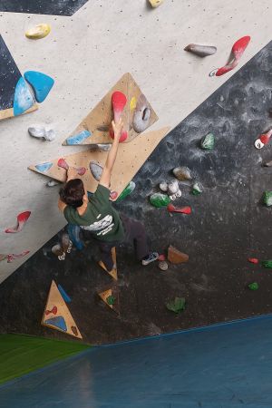 Schüler beim Bouldern