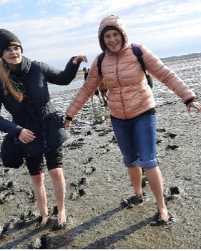 Schülerinnen im Watt