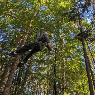 Person fliegt durch die Luft