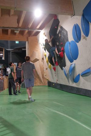 Schüler beim Bouldern