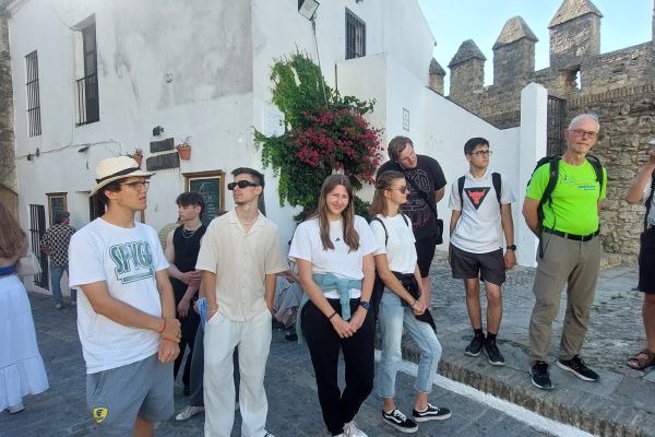Schülerinnen und Schüler in der Altstadt